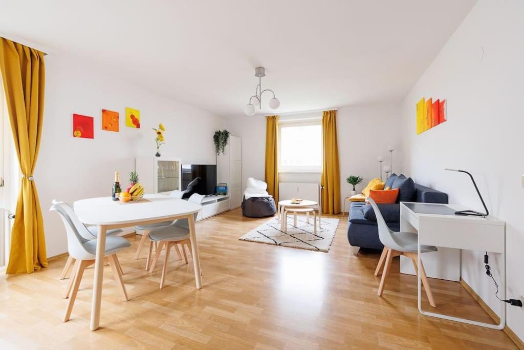 New! Cozy & Lovely Home In The 3Rd District Wina Bagian luar foto
